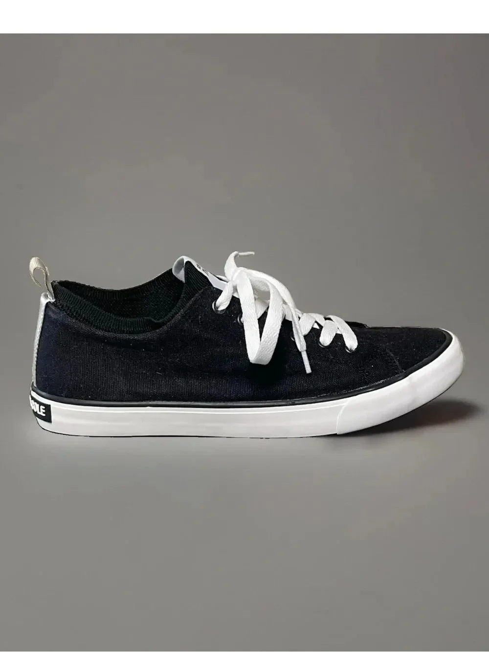 Kenneth Cole The Run Black Canvas Men’s Sneakers Size 10 Medium
